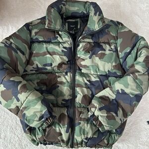 NWOT! FOREVER 21 Size Small Women's Camouflage Puffer Jacket/Coat